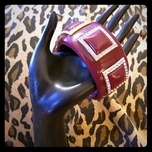 💄💋SOLD! 💋💄Cranberry Colored Bangle Bracelet💜 - Picture 1 of 4